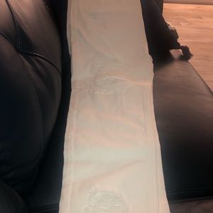 New white Fashion Nova boyfriend jeans
